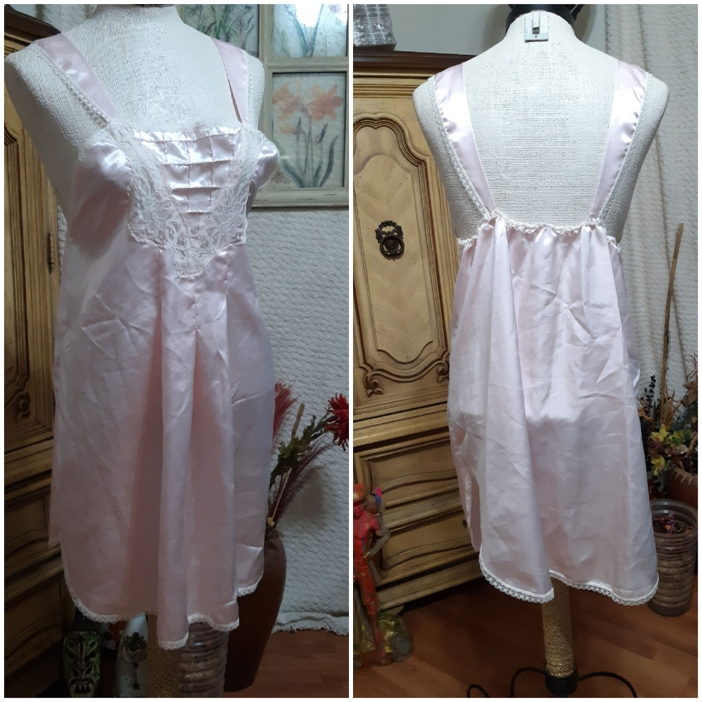 Womens Nightgown Sz Medium Vintage Style Soft Pink Lilly Of France B10